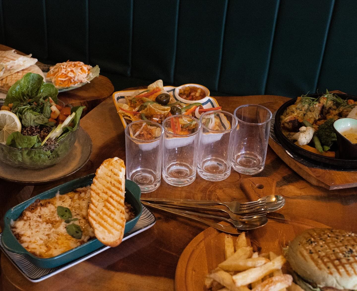 Green Waves Café
