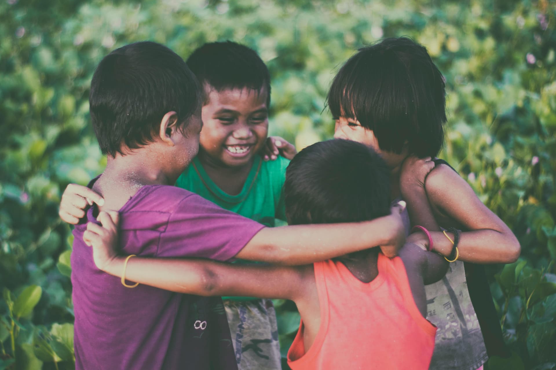 children-of-the-philippines-playing-together